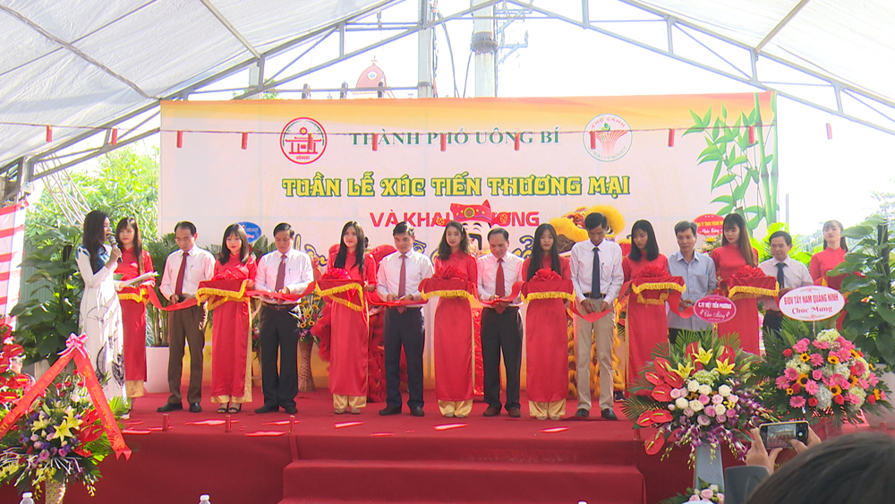 Uong Bi City: Opening the week of trade promotion and opening the second hand stall at Canh Market