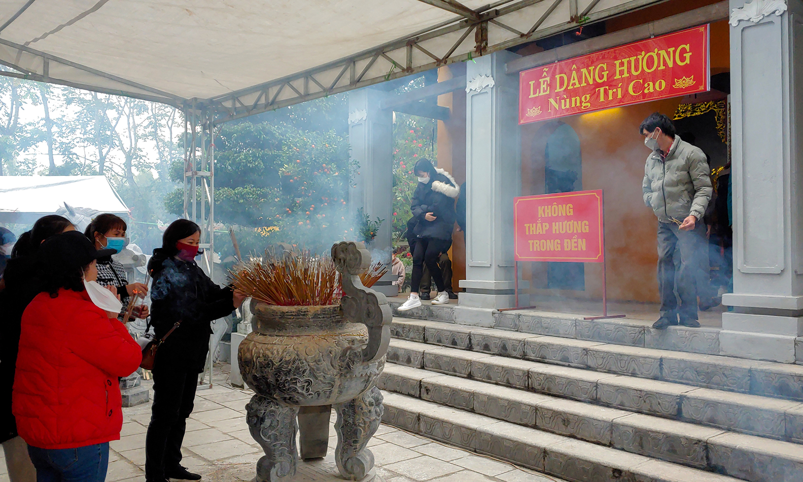 Phóng sự ảnh: Du xuân đền, chùa đầu năm ở Cao Bằng trong điều kiện thích ứng an toàn, linh hoạt, kiểm soát có hiệu quả dịch bệnh Covid-19
