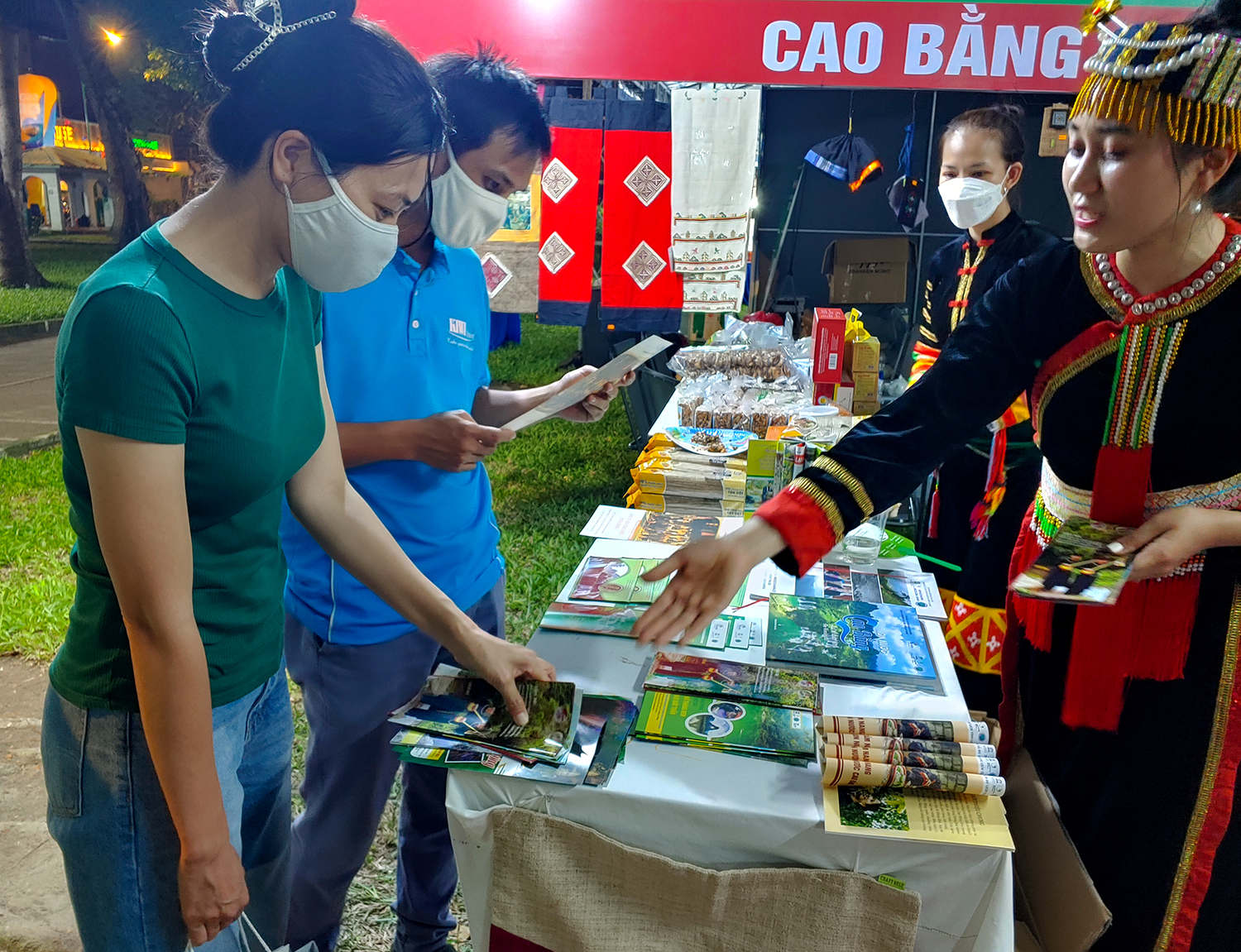 Phóng sự ảnh: Cao Bằng tham gia Ngày hội Du lịch Thành phố Hồ Chí Minh lần thứ 18 năm 2022