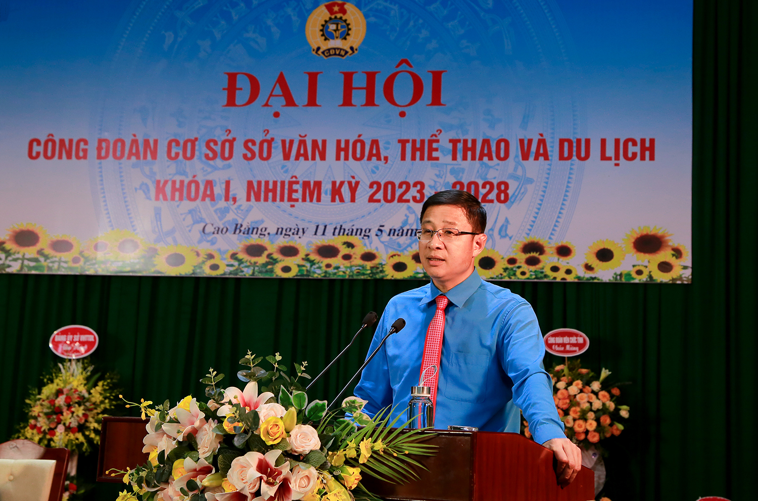 Đồng chí Ngọc Văn Phán, Chủ tịch Công đoàn viên chức tỉnh phát biểu chỉ đạo Đại hội.