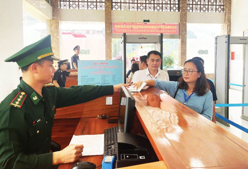 Thúc đẩy du lịch biên giới phát triển