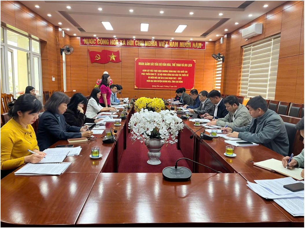 Làm việc với đoàn giám sát Bộ Văn hóa, Thể thao và Du lịch việc thực hiện Chương trình mục tiêu quốc gia phát triển Kinh tế - Xã hội vùng đồng bào dân tộc thiểu số và miền núi giai đoạn 2021 - 2025 trên địa bàn huyện Quảng Hòa, tỉnh Cao Bằng