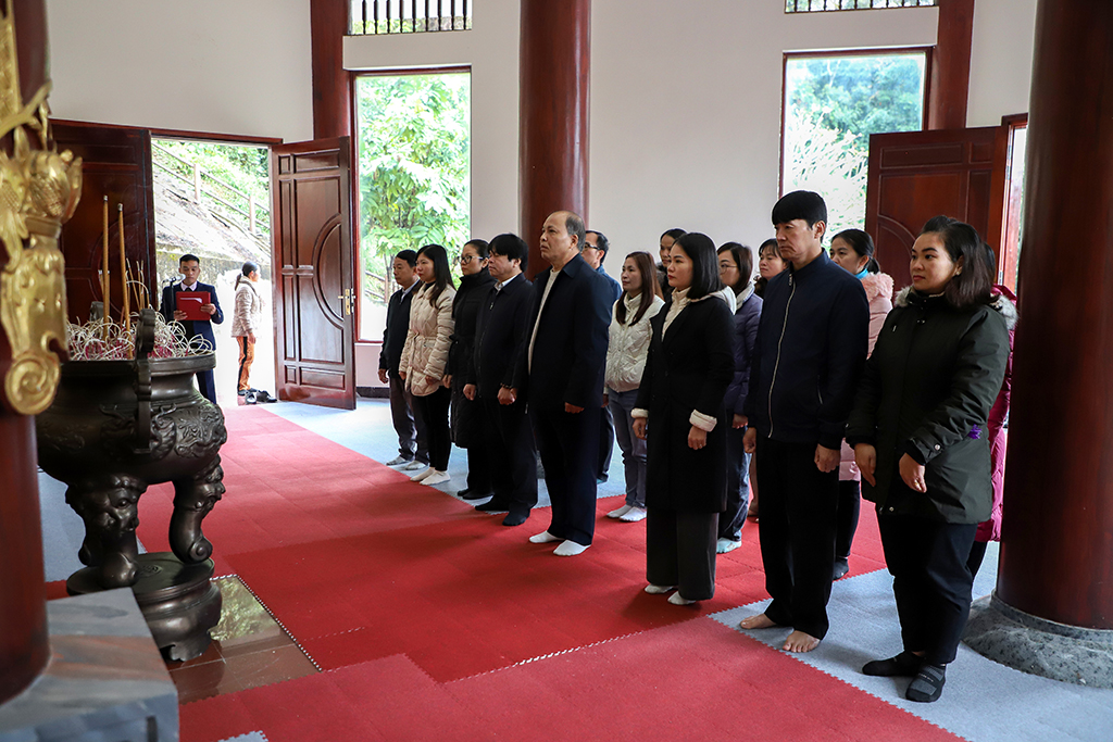 Công đoàn cơ sở Sở Văn hóa, Thể thao và Du lịch tỉnh Cao Bằng tổ chức hoạt động chào mừng Kỷ niệm 80 năm Ngày thành lập Quân đội nhân dân Việt Nam (22/12/1944 - 22/12/2024)