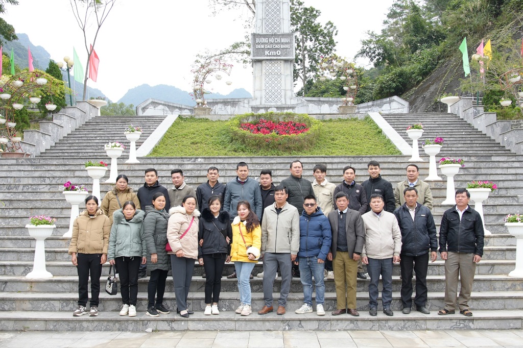 Hoạt động khảo sát nâng cao chất lượng dịch vụ du lịch cho đối tác, người dân trong vùng Công viên địa chất Non nước Cao Bằng