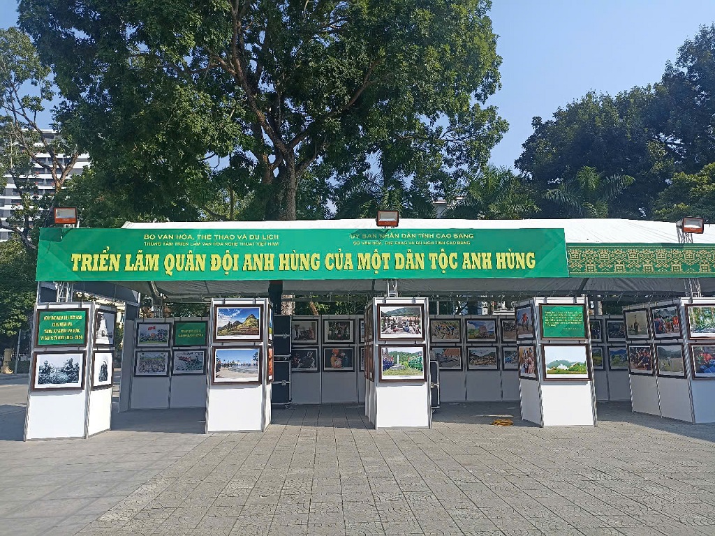 Triển lãm “Quân đội anh hùng của một Dân tộc anh hùng”