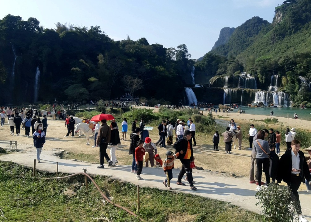 Nhiều điểm du lịch thu hút khách trong dịp Tết Nguyên đán