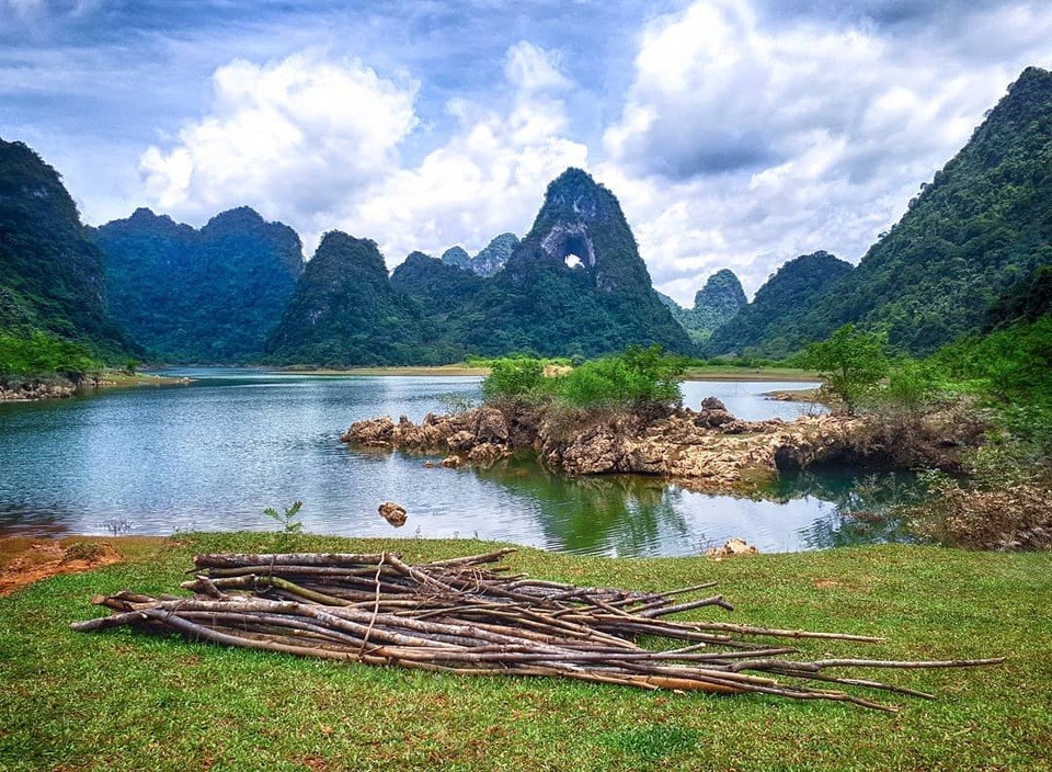 Phát sốt với thung lũng "tuyệt tình cốc" đẹp quên lối về ở Cao Bằng