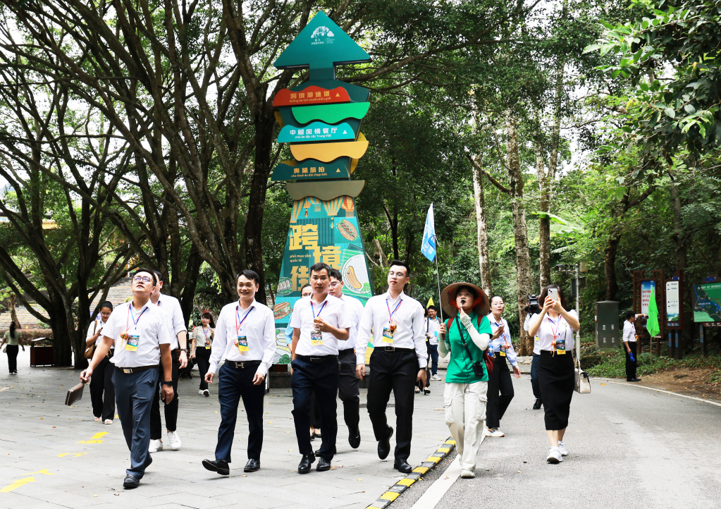 Hợp tác du lịch liên quốc gia, thúc đẩy phát triển du lịch biên giới xanh, bền vững