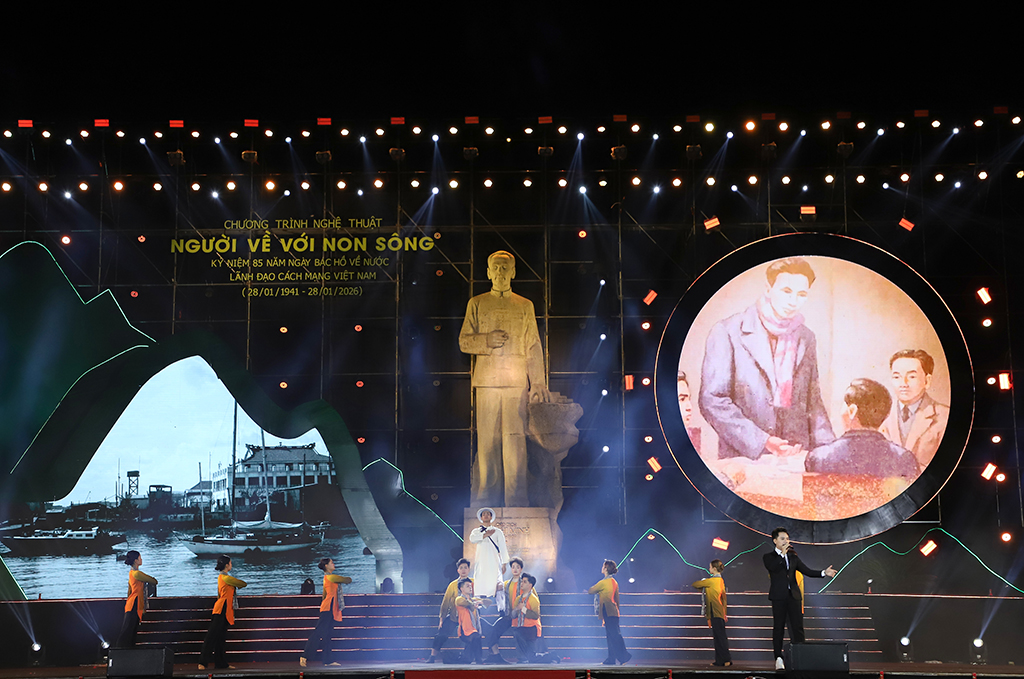 Chương trình nghệ thuật chủ đề “Người về với non sông” tổ chức thành công tốt đẹp