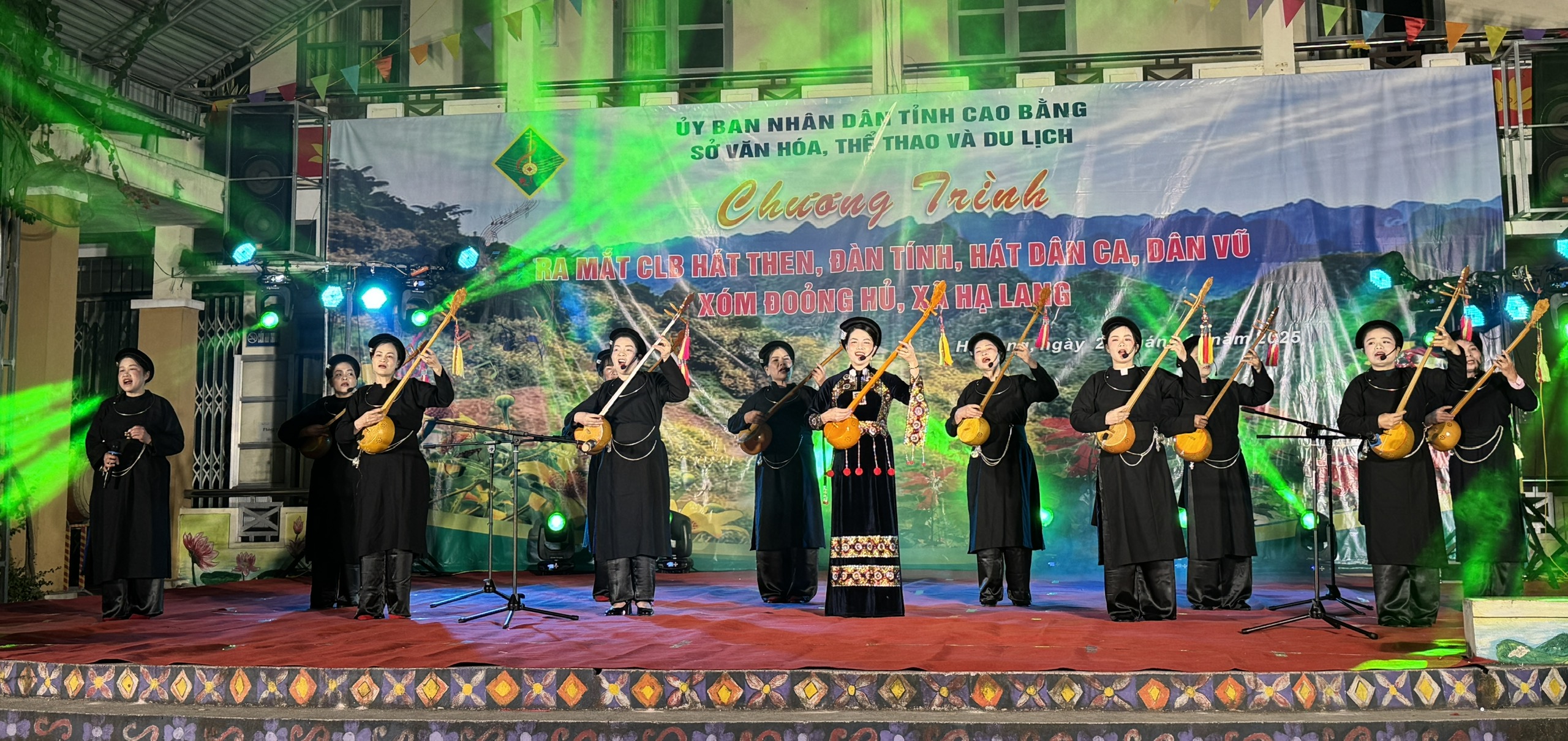 Chương trình ra mắt Câu lạc bộ hát Then, đàn Tính, hát dân ca, dân vũ xóm Đoỏng Hủ, xã Hạ Lang