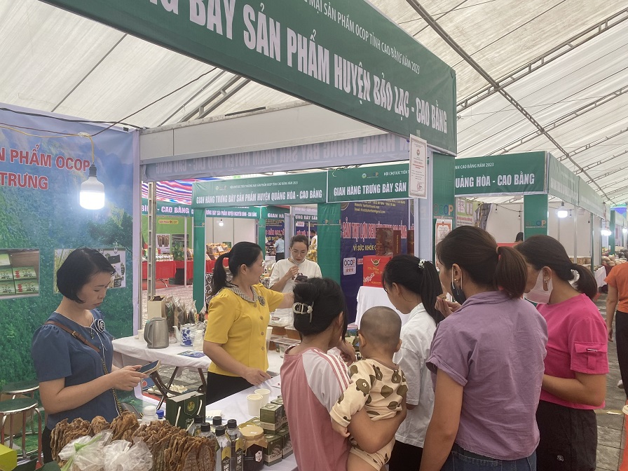 Hội chợ xúc tiến thương mại sản phẩm OCOP cấp vùng lần đầu tiên tổ chức tại Cao Bằng