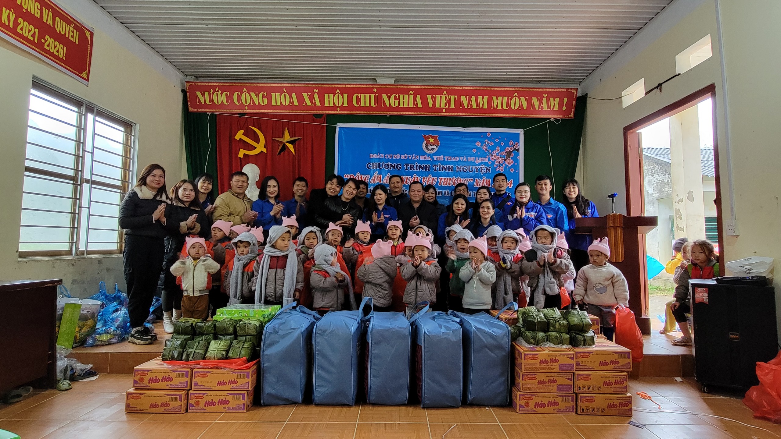 Chương trình tình nguyện “Đông ấm áp - Xuân yêu thương” năm 2024 tại xã Huy Giáp, huyện Bảo Lạc
