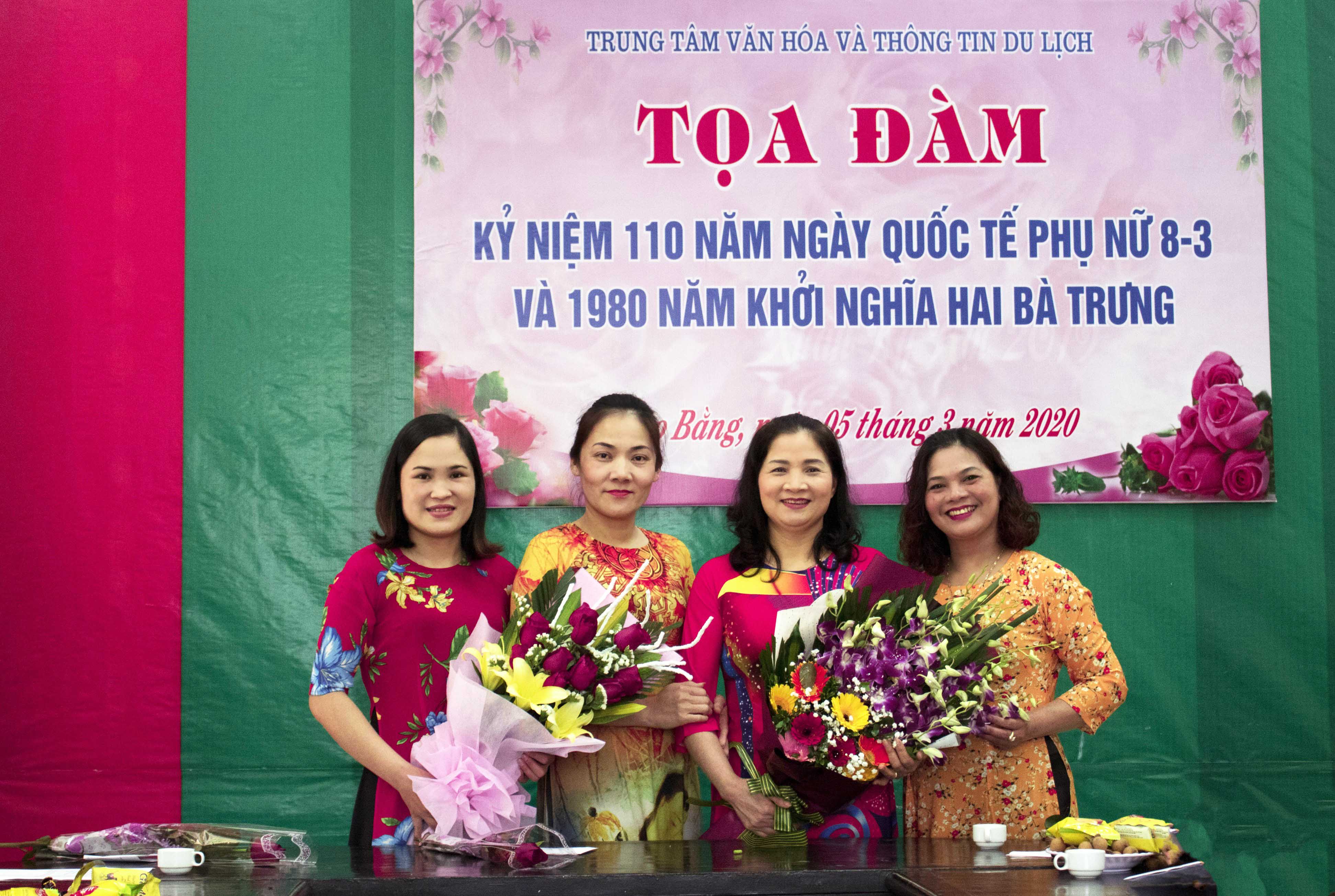Phụ nữ Trung tâm Văn hóa và Thông tin du lịch Cao Bằng hưởng ứng  sự kiện “Áo dài - Di sản văn hóa Việt Nam”