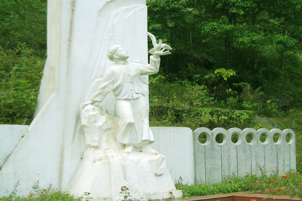 Khu di tích Mộ anh hùng liệt sĩ Kim Đồng