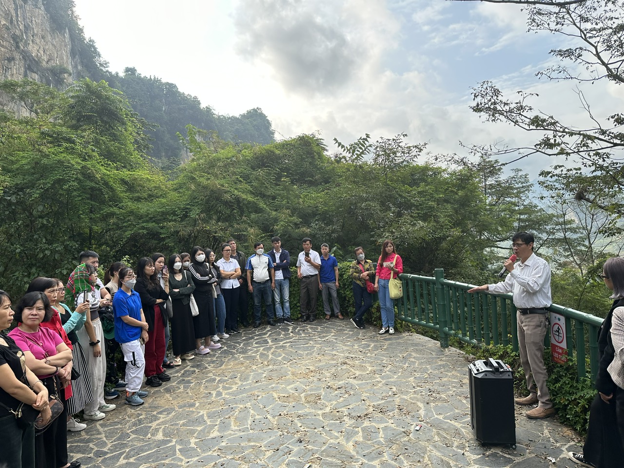 Lớp tập huấn kỹ năng thuyết minh, hướng dẫn, giới thiệu điểm đến du lịch tại thành phố Cao Bằng 
