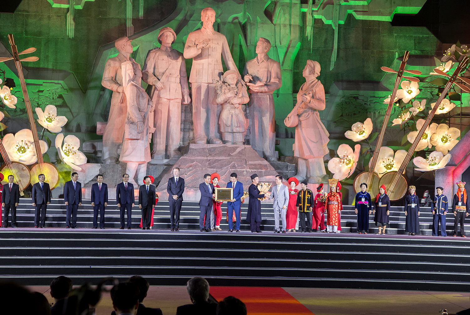 Cao Bằng tham gia Lễ đón nhận Bằng ghi danh “Thực hành Then của người Tày, Nùng, Thái ở Việt Nam” vào danh sách Di sản Văn hóa phi vật thể đại diện của nhân loại và Lễ hội Thành Tuyên năm 2022