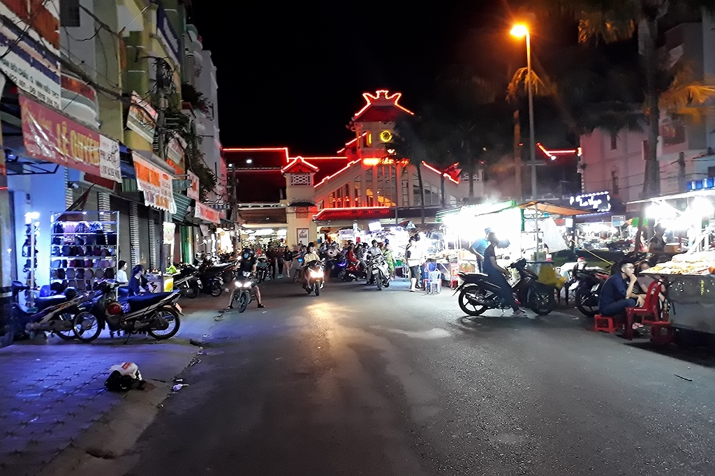 Ninh Kieu Night Market
