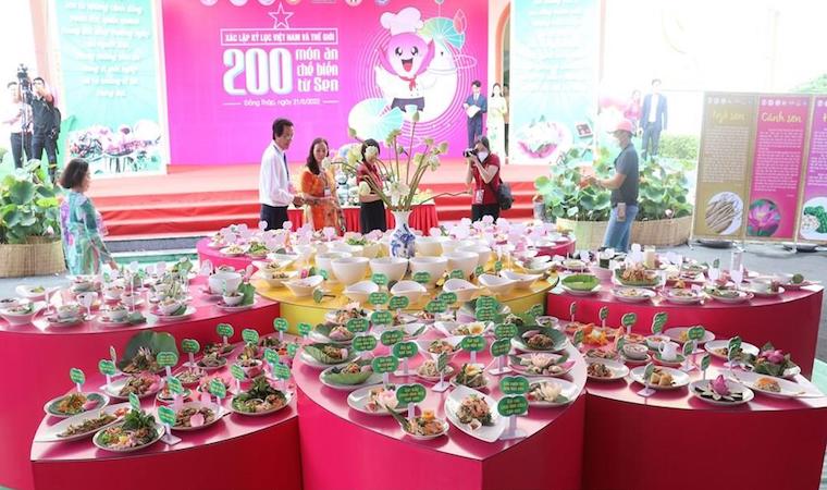 (VDEO) - Đồng Tháp: 200 món ăn từ sen xác lập kỷ lục Việt Nam và thế giới