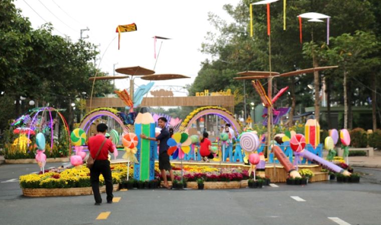 Tens of thousands of visitors in Cao Lanh city