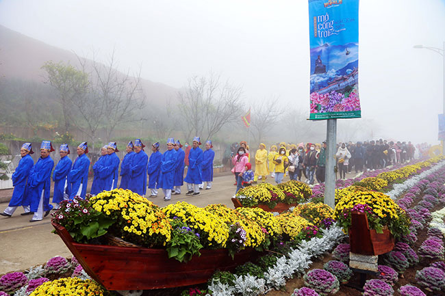 Trang nghiêm lễ rước kiệu, dâng hương trong khuôn khổ Hội xuân mở cổng trời Fansian 2020