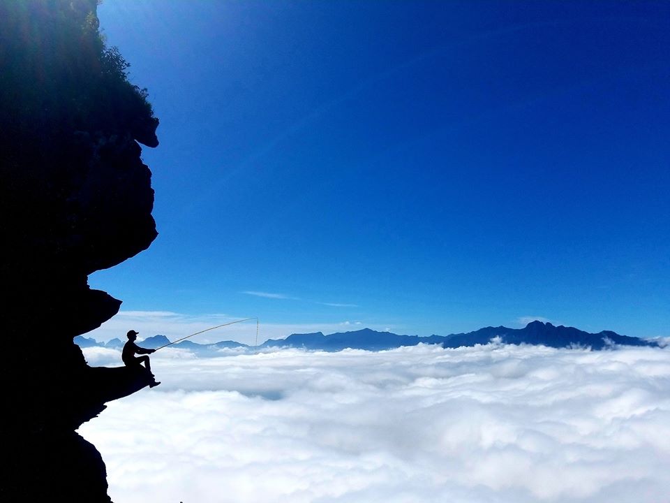 Đi du lịch Lào Cai săn được biển mây trắng trên đỉnh Lảo Thẩn