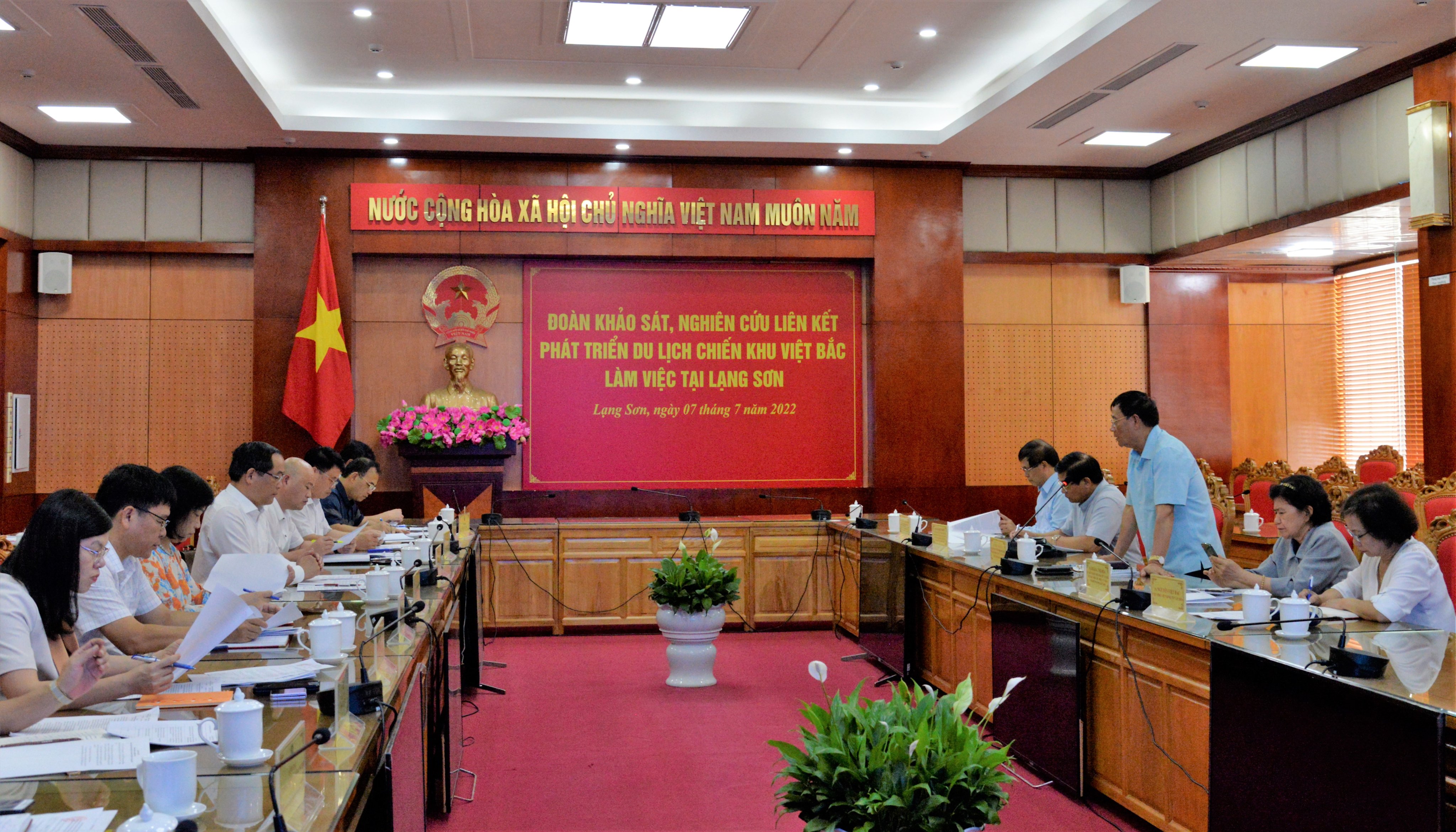 Đón tiếp và làm việc với Đoàn khảo sát, nghiên cứu Liên kết phát triển du lịch Chiến khu Việt Bắc tại Lạng Sơn